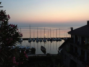 A Room with a View - Maisonnette dans bourg médiéval au bord du Lac Léman